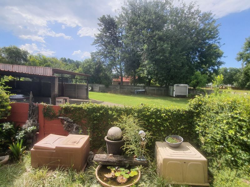 Stunning 3-Bedroom Family Home with Granny Flat & Exceptional Outdoor Living - Photo 4