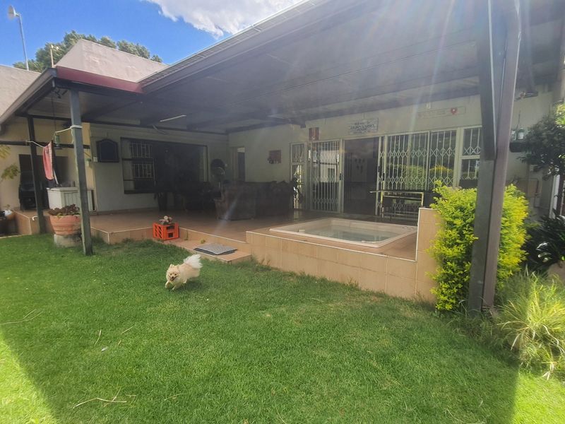 Stunning 3-Bedroom Family Home with Granny Flat & Exceptional Outdoor Living - Photo 3