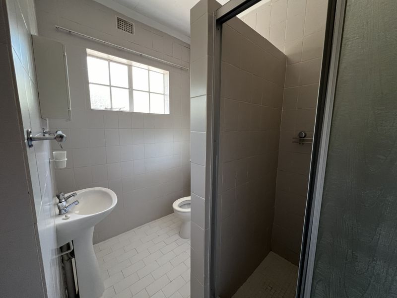 Living with Space, Style & Serious Convenience – Newcastle CBD Gem! - Photo 10