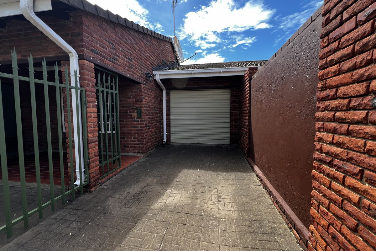 Living with Space, Style & Serious Convenience – Newcastle CBD Gem! - Photo 2