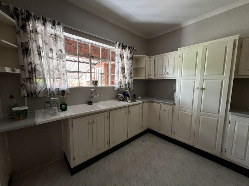 Living with Space, Style & Serious Convenience – Newcastle CBD Gem! - Photo 5