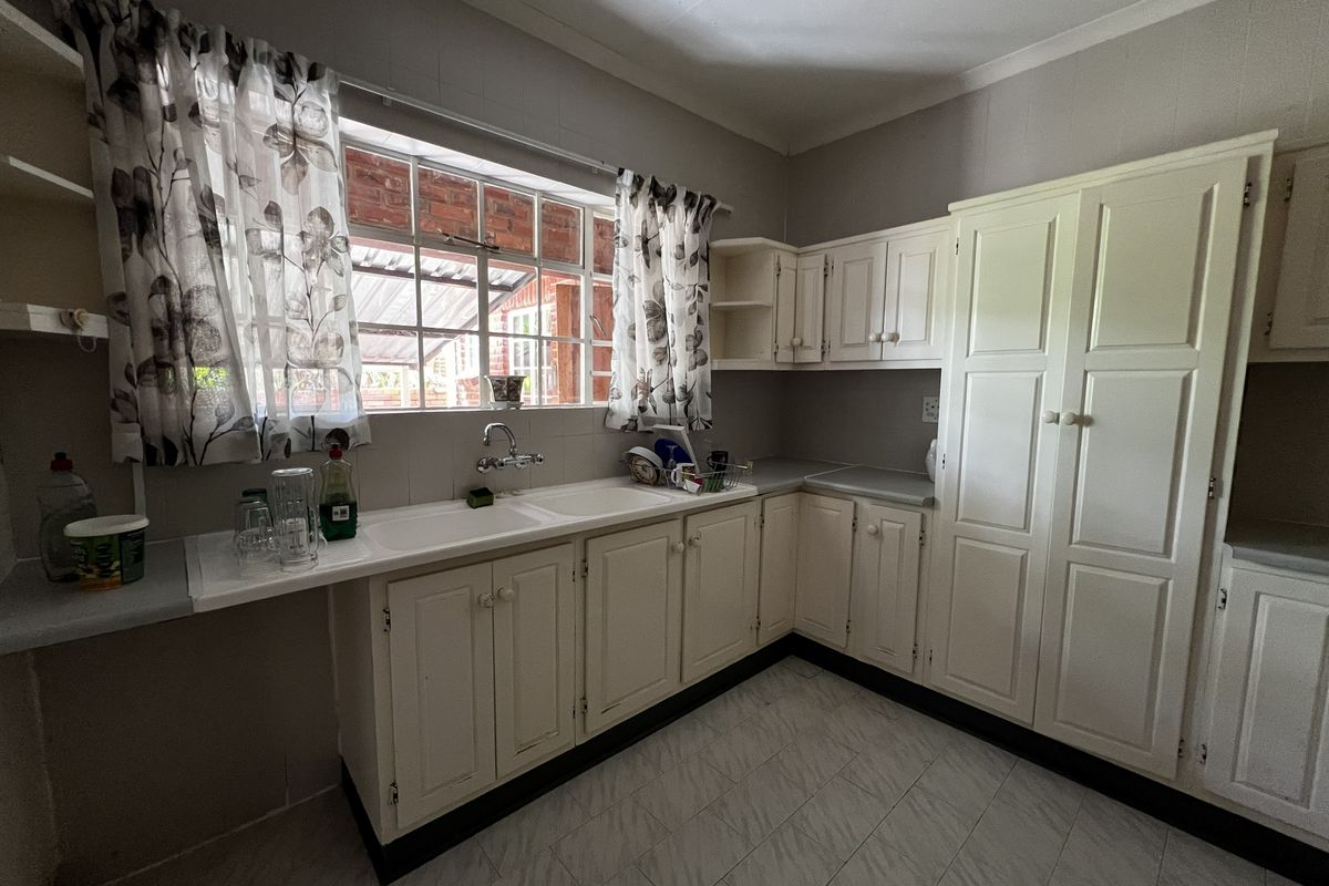 Living with Space, Style & Serious Convenience – Newcastle CBD Gem! - Photo 5