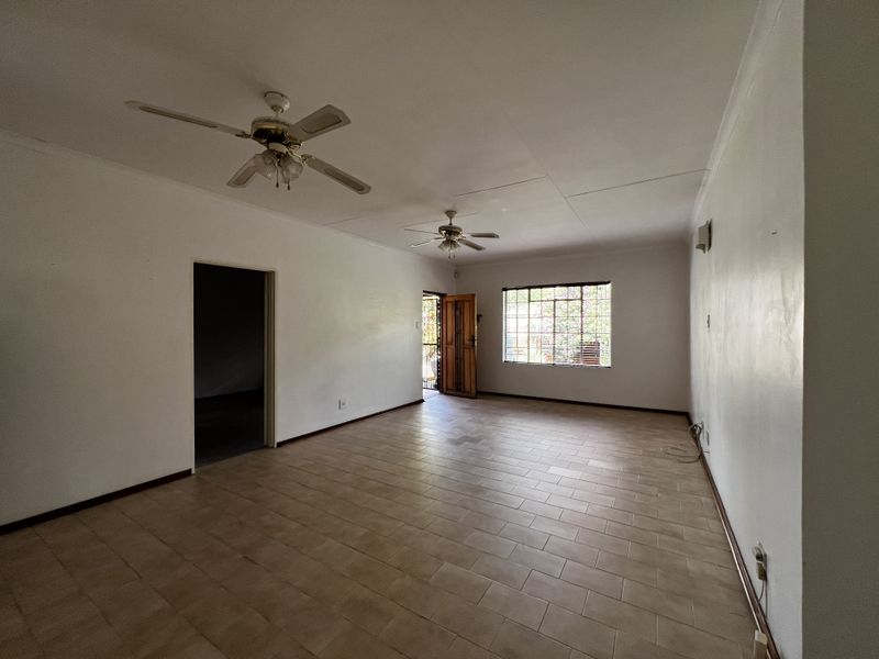 Living with Space, Style & Serious Convenience – Newcastle CBD Gem! - Photo 3