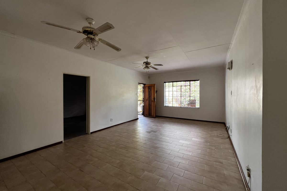 Living with Space, Style & Serious Convenience – Newcastle CBD Gem! - Photo 3