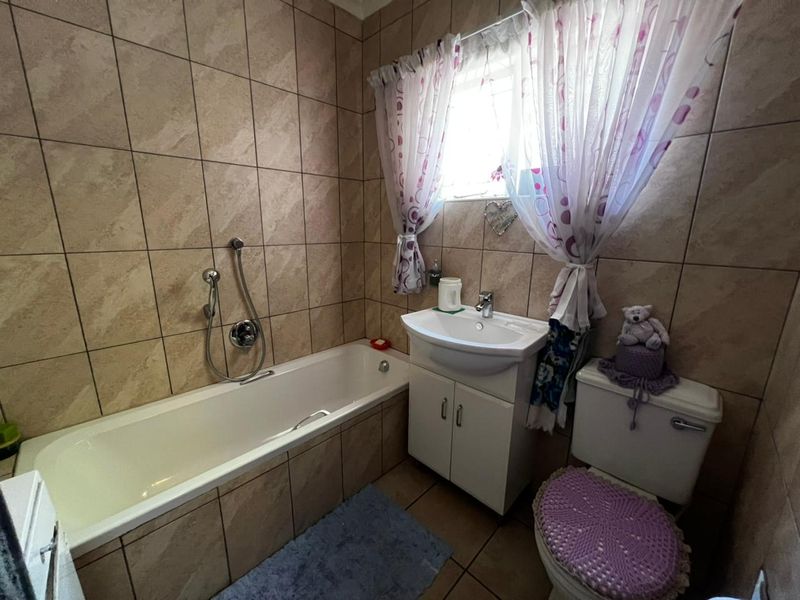 Space, Location & Potential – A Family Home Worth Seeing! - Photo 10