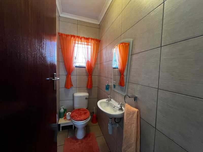 Space, Location & Potential – A Family Home Worth Seeing! - Photo 8