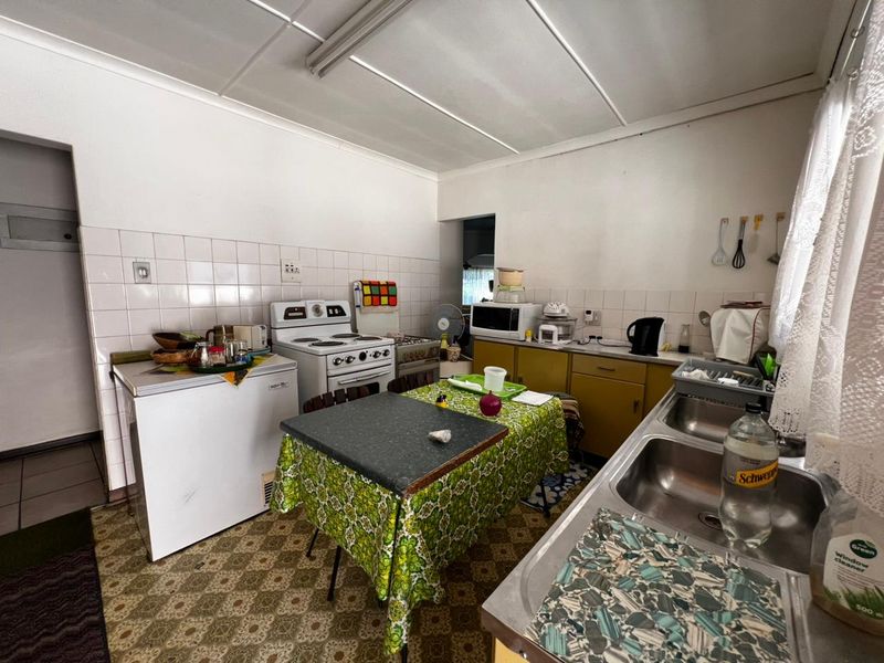 Space, Location & Potential – A Family Home Worth Seeing! - Photo 2