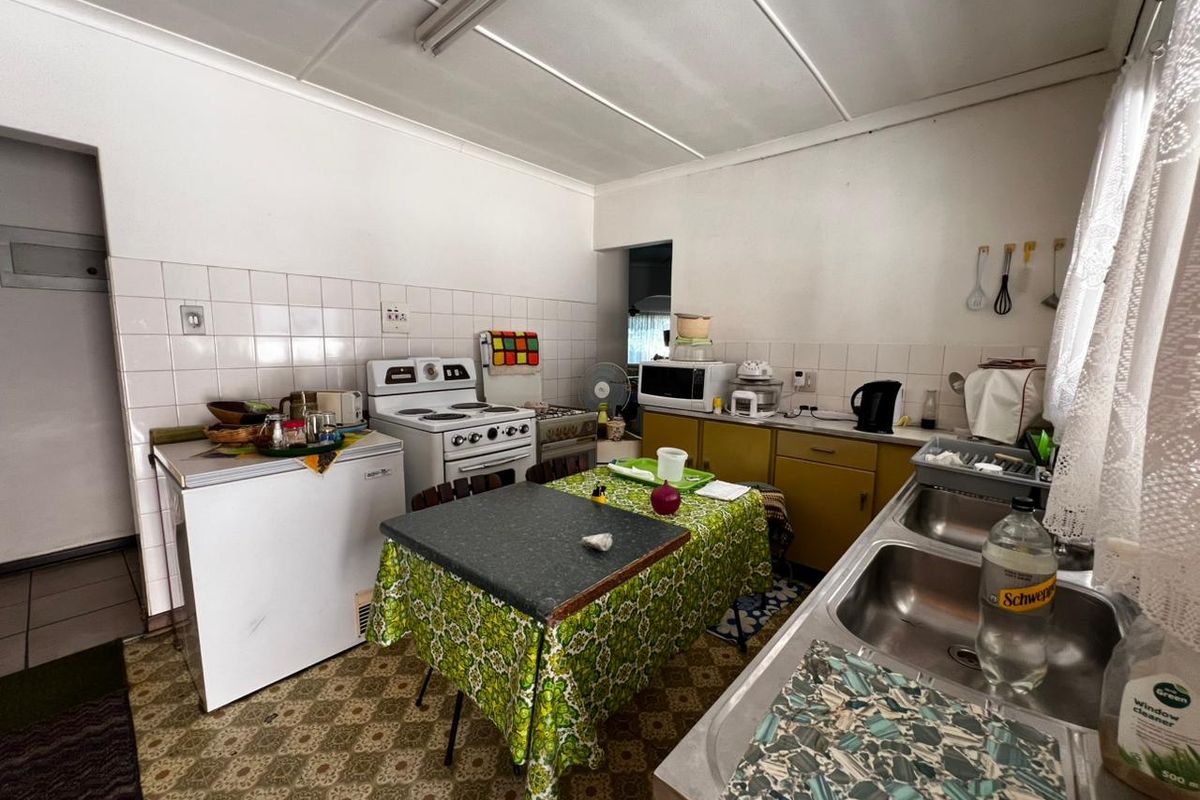 Space, Location & Potential – A Family Home Worth Seeing! - Photo 2