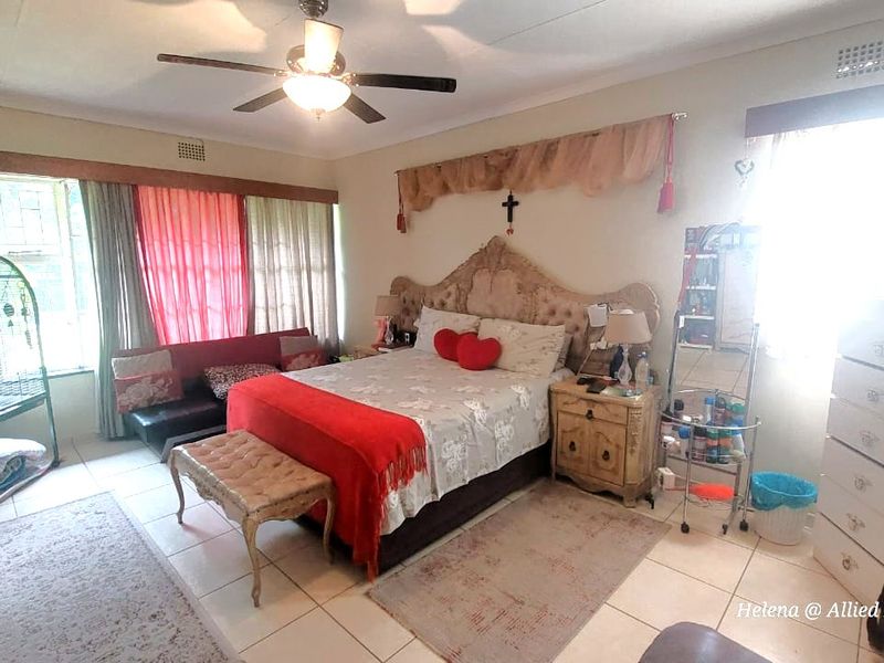 Charming and Spacious Home in Arbor Park - Photo 8