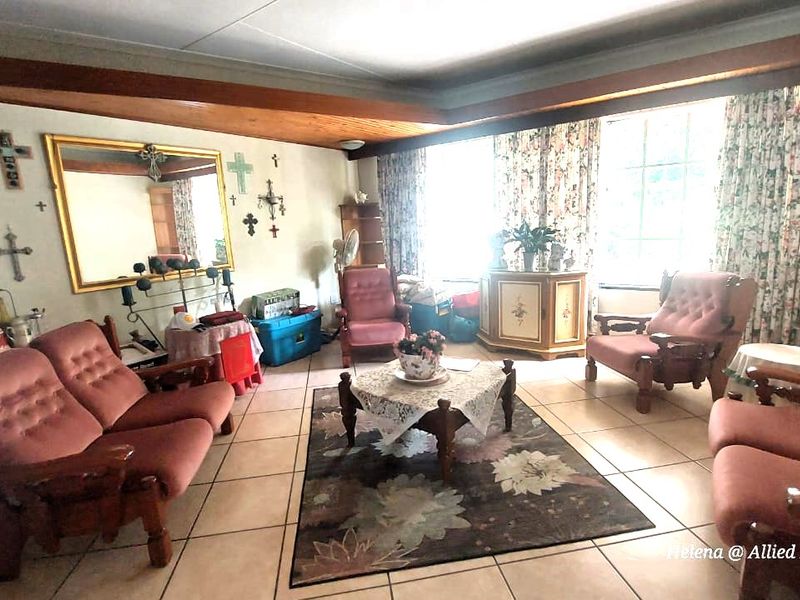 Charming and Spacious Home in Arbor Park - Photo 5