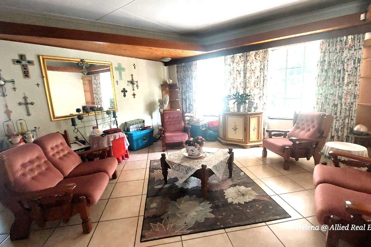 Charming and Spacious Home in Arbor Park - Photo 5