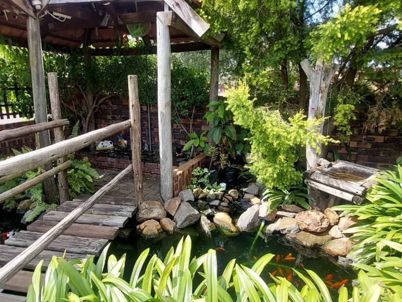 Stunning 3-Bedroom Home with 2-Bedroom Granny Cottage – Move-In Ready! - Photo 2