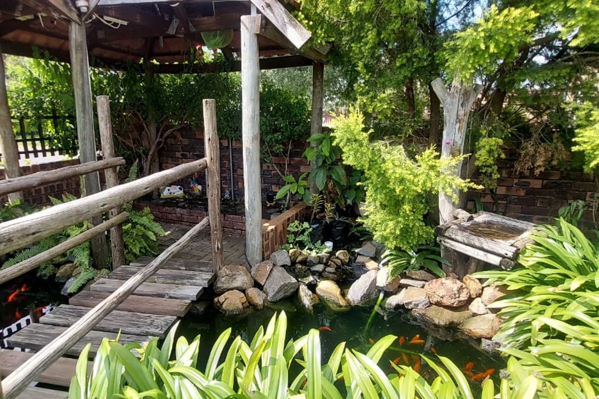 Stunning 3-Bedroom Home with 2-Bedroom Granny Cottage – Move-In Ready! - Photo 2