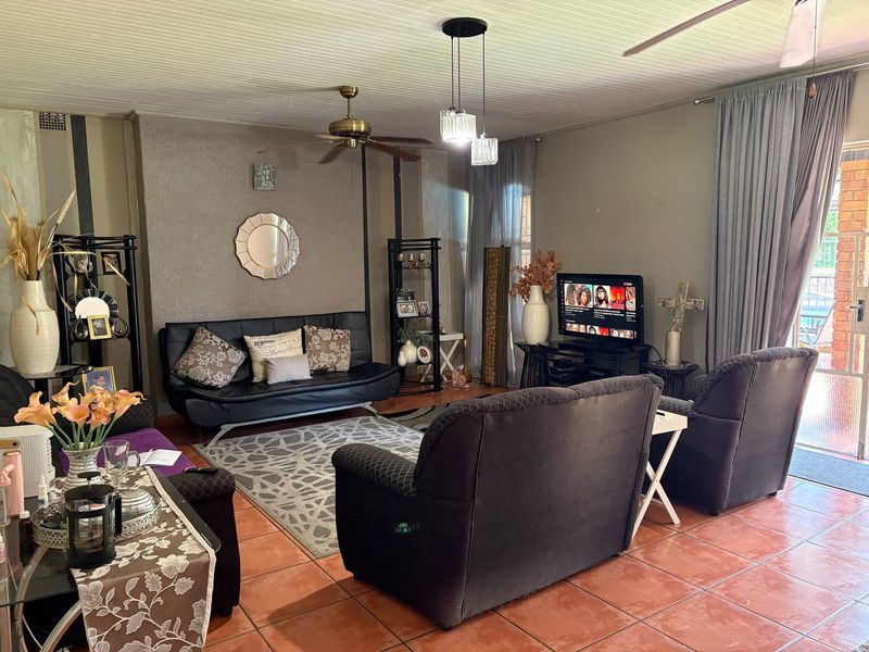 Imagine Coming Home to this Gorgeous 4 Bedroom House! - Photo 10