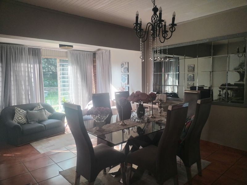 Imagine Coming Home to this Gorgeous 4 Bedroom House! - Photo 9