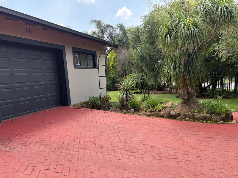 Imagine Coming Home to this Gorgeous 4 Bedroom House! - Photo 2