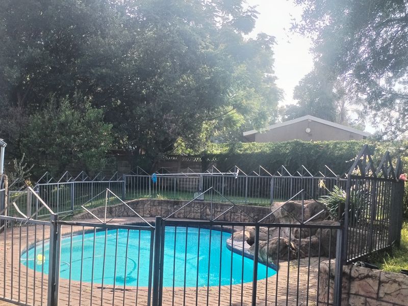 Imagine Coming Home to this Gorgeous 4 Bedroom House! - Photo 4