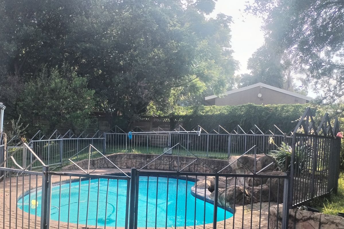 Imagine Coming Home to this Gorgeous 4 Bedroom House! - Photo 4