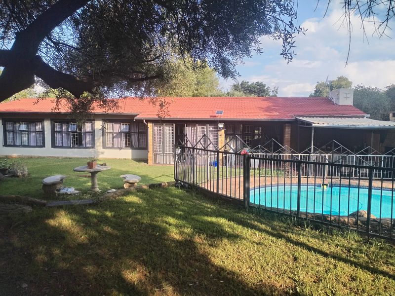 Imagine Coming Home to this Gorgeous 4 Bedroom House! - Photo 5