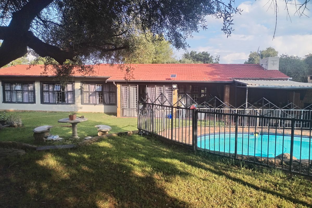 Imagine Coming Home to this Gorgeous 4 Bedroom House! - Photo 5