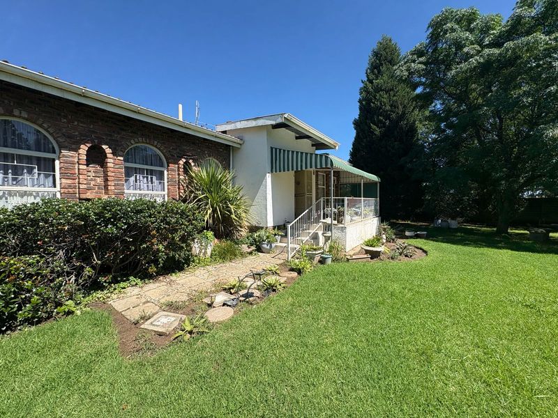 A serene 3-bedroom house nestled in the heart of nature. - Photo 2