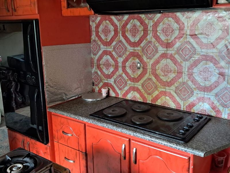 A beautiful 3-bedroom home in an amazing neighborhood - Photo 7