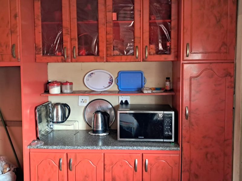 A beautiful 3-bedroom home in an amazing neighborhood - Photo 5