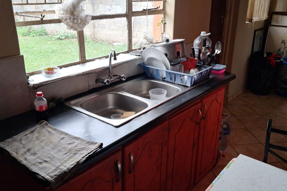 A beautiful 3-bedroom home in an amazing neighborhood - Photo 4