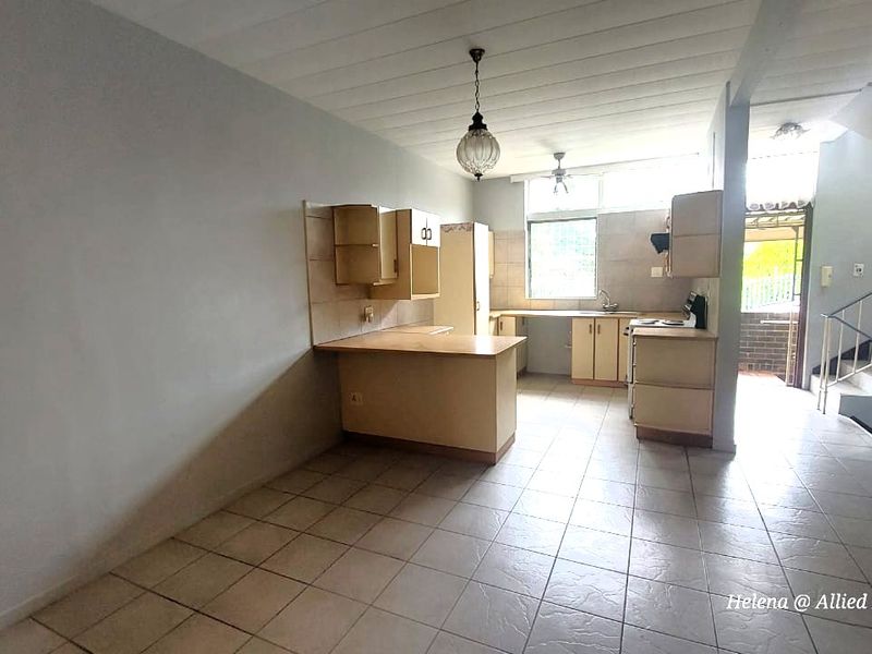 Cozy 2-Bedroom with Stunning Garden! - Photo 8