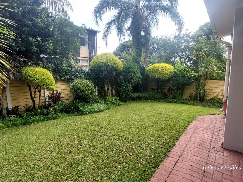 Cozy 2-Bedroom with Stunning Garden! - Photo 2