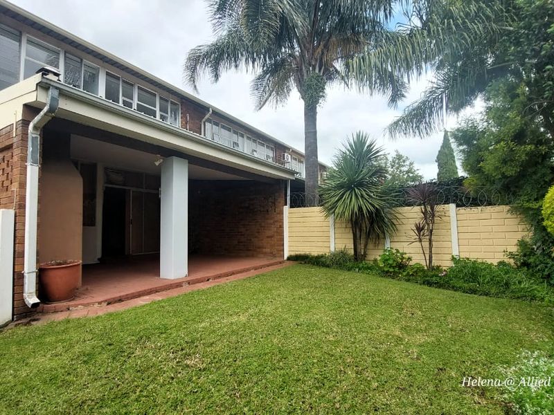 Cozy 2-Bedroom with Stunning Garden! - Photo 3