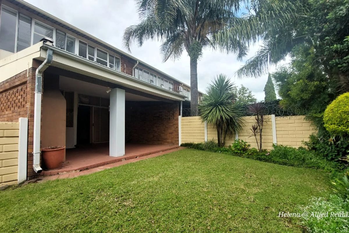Cozy 2-Bedroom with Stunning Garden! - Photo 3