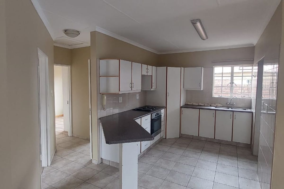 Charming 2-Bedroom Townhouse for Sale in a Safe and Secure Complex - Photo 3