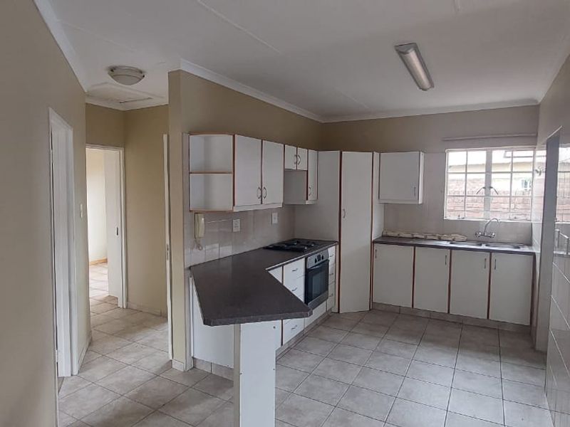 Charming 2-Bedroom Townhouse for Sale in a Safe and Secure Complex - Photo 3