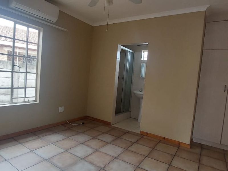 Charming 2-Bedroom Townhouse for Sale in a Safe and Secure Complex - Photo 4