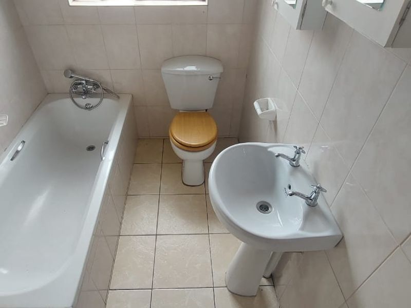 Charming 2-Bedroom Townhouse for Sale in a Safe and Secure Complex - Photo 9