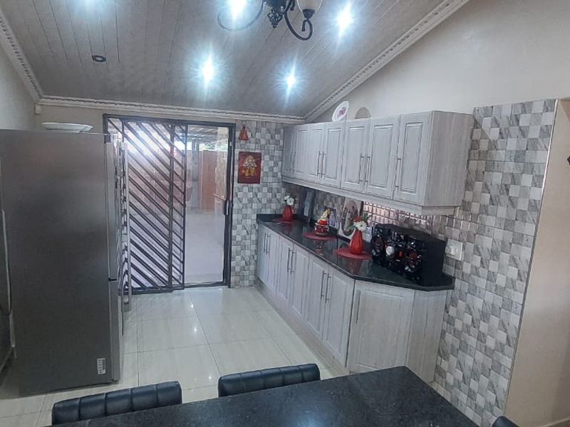 Stunning 3-bedroom, 2-bathroom home, nestled in a tranquil and friendly community. - Photo 8