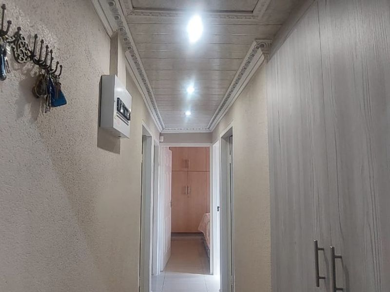 Stunning 3-bedroom, 2-bathroom home, nestled in a tranquil and friendly community. - Photo 9