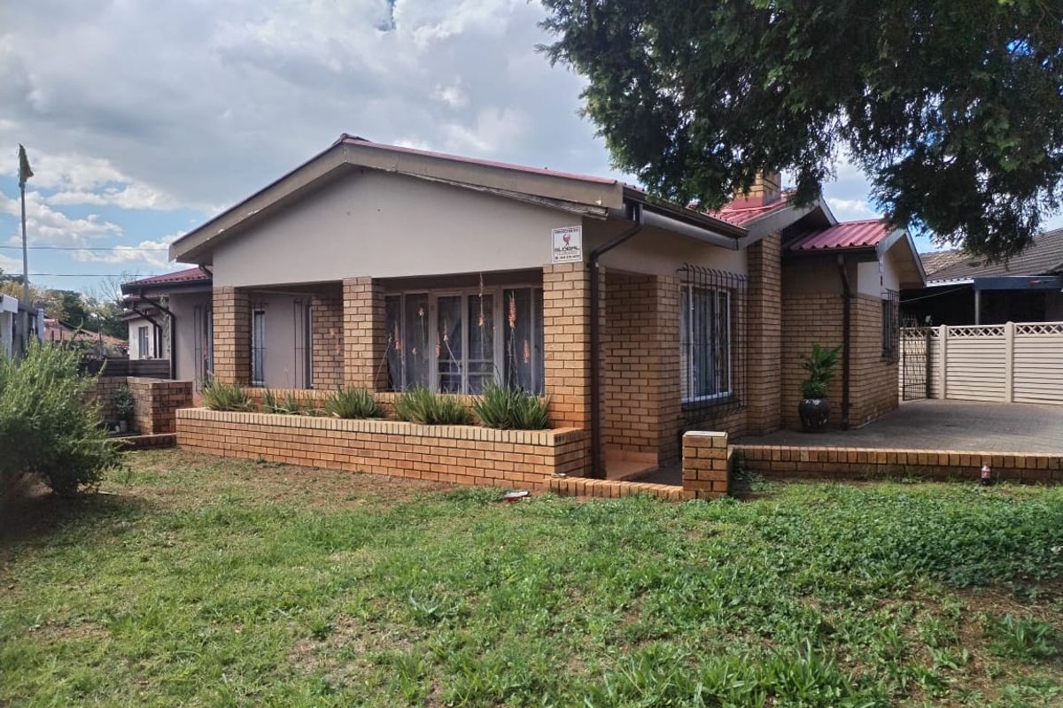 Stunning & Spacious 3-Bedroom Family Home with Study – For Sale - Photo 3