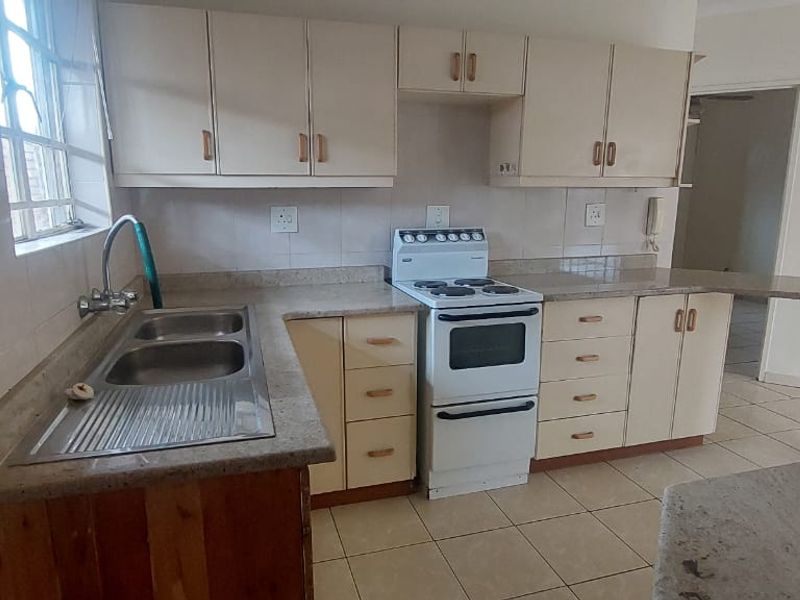 Charming 2-Bedroom Townhouse for Sale in a Safe and Secure Complex - Photo 10