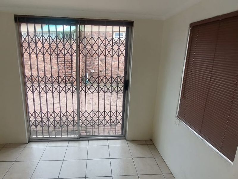 Charming 2-Bedroom Townhouse for Sale in a Safe and Secure Complex - Photo 9