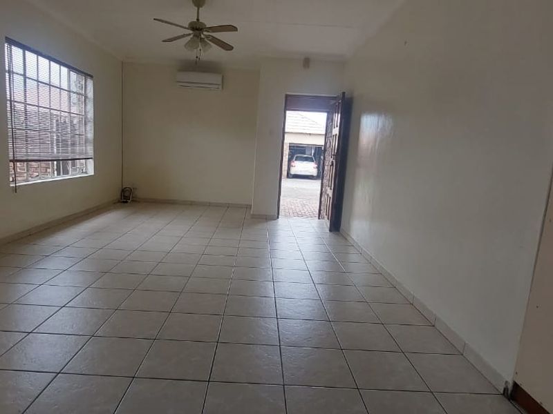 Charming 2-Bedroom Townhouse for Sale in a Safe and Secure Complex - Photo 8