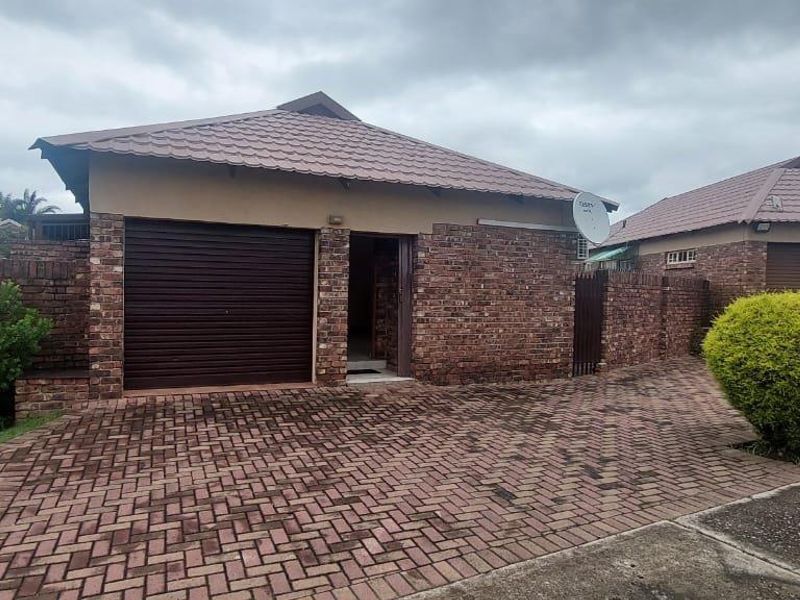 Charming 2-Bedroom Townhouse for Sale in a Safe and Secure Complex - Photo 3