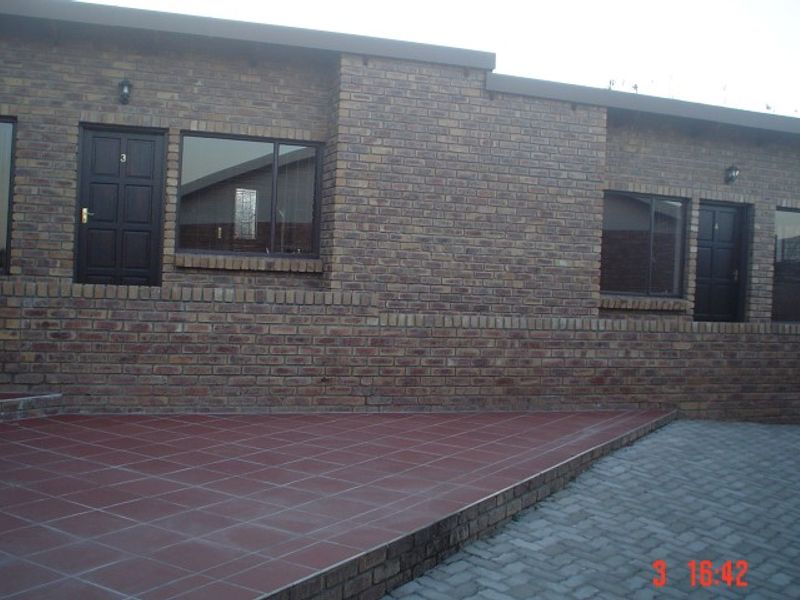 Modern 1-Bedroom Apartment in Schuinshoogte – Ideal Starter Home, All Charges Included! - Photo 1