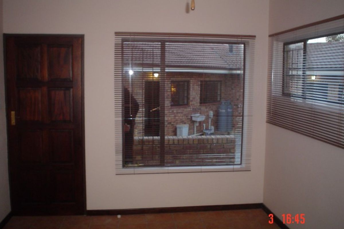 Modern 1-Bedroom Apartment in Schuinshoogte – Ideal Starter Home, All Charges Included! - Photo 4