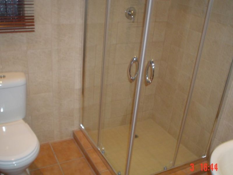 Modern 1-Bedroom Apartment in Schuinshoogte – Ideal Starter Home, All Charges Included! - Photo 2