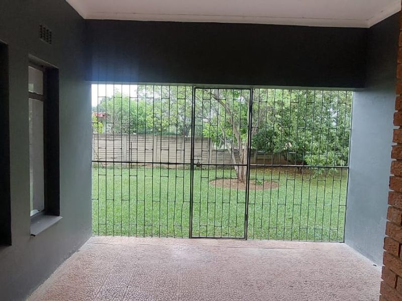 Imagine Coming Home to this Gorgeous 4 Bedroom House! - Photo 4