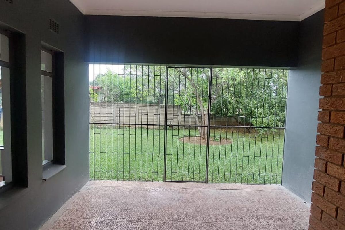 Imagine Coming Home to this Gorgeous 4 Bedroom House! - Photo 4