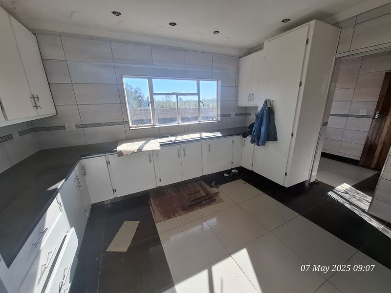 Lovely 3-Bedroom Family Home to Let in Lennoxton - Photo 7