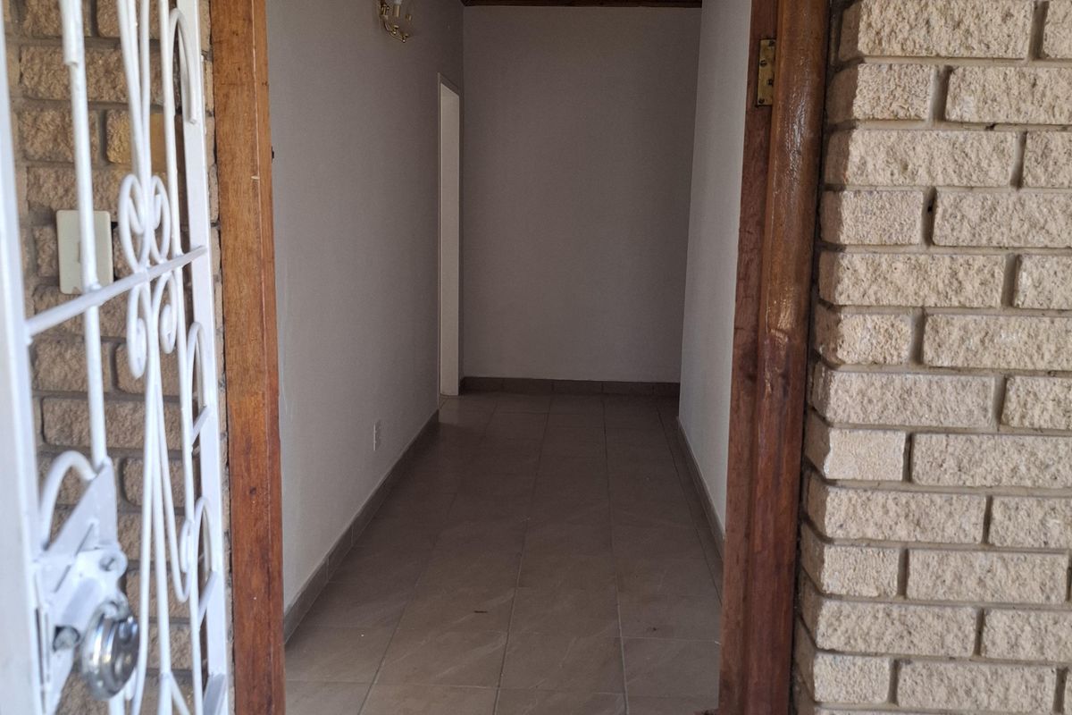 Lovely 3-Bedroom Family Home to Let in Lennoxton - Photo 2